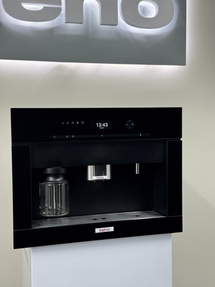 Кавомашина Miele CVA 6401, 15 бар, автоматичний капучінатор