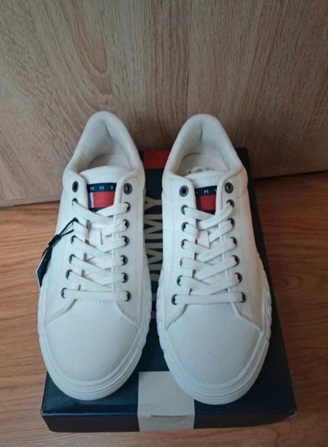 Nowe białe sneakersy Tommy Jeans 37