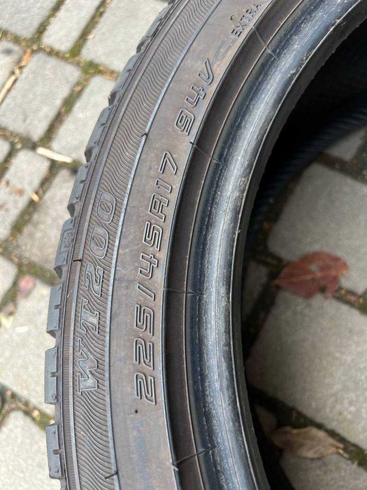 Шини зимові Sumitomo 2шт R17 225/45