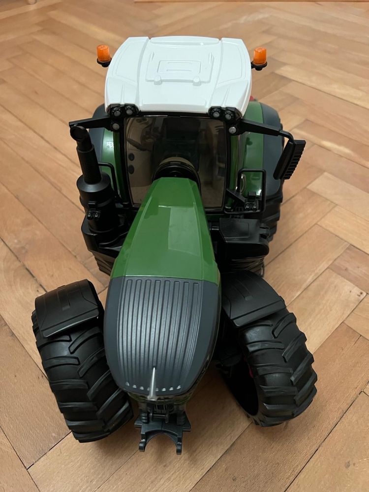 Bruder ciągnik rolniczy Fendt 1050 (04040)