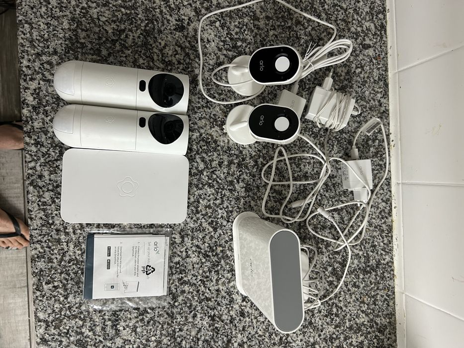 Cameras de segurança ARLO em perfeito estado