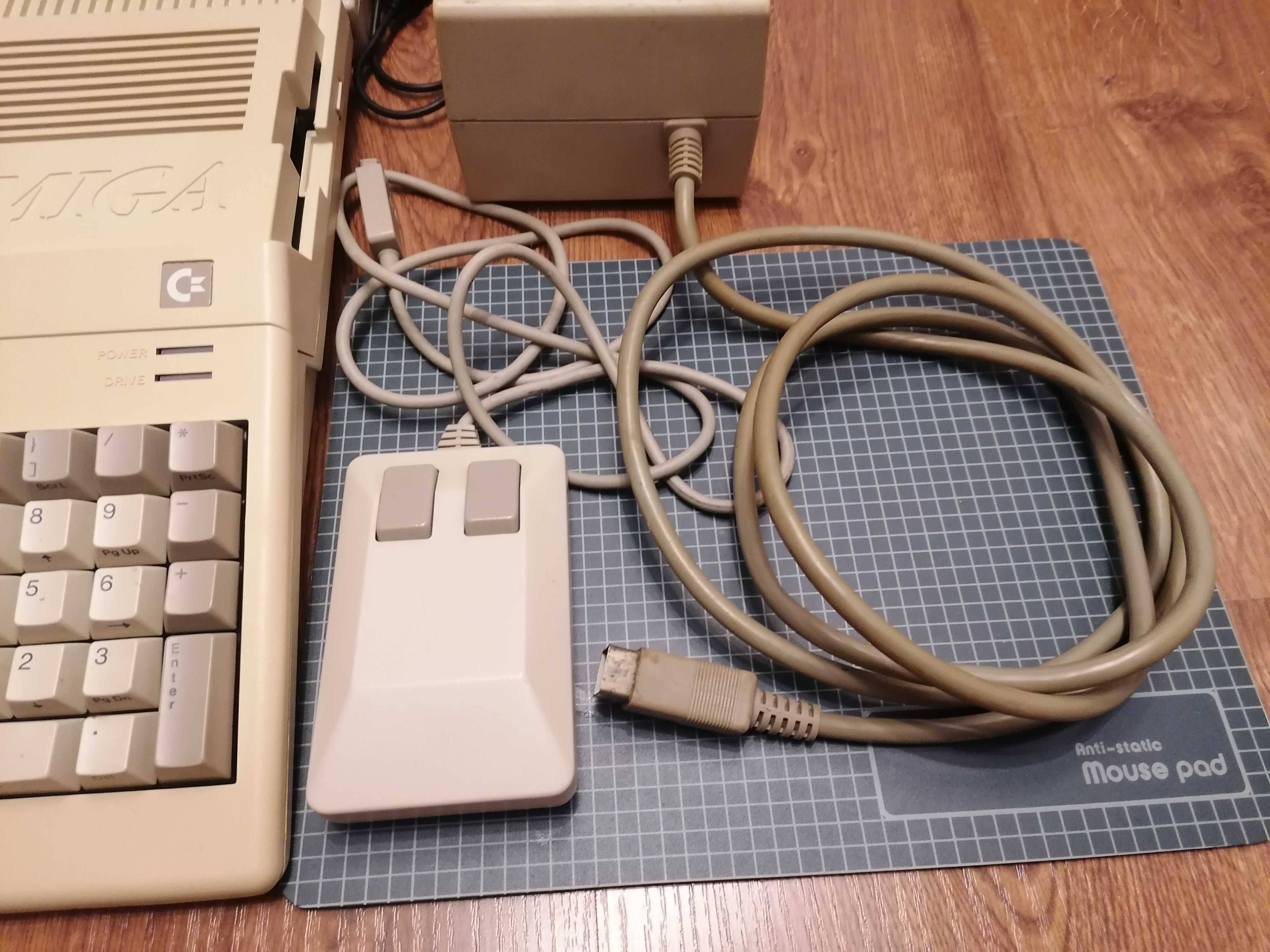 Amiga 500 + 512KB + zasilacz + oryginalna mysz + modulator