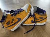 Nike Air Jordan 1 Mid Lakers