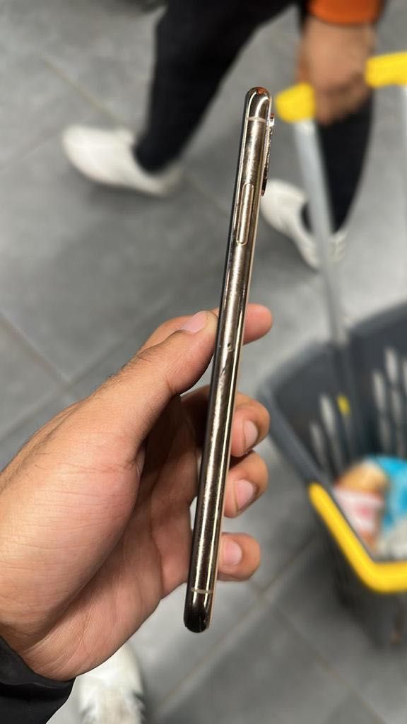 iPhone XS max 64gb R-sim