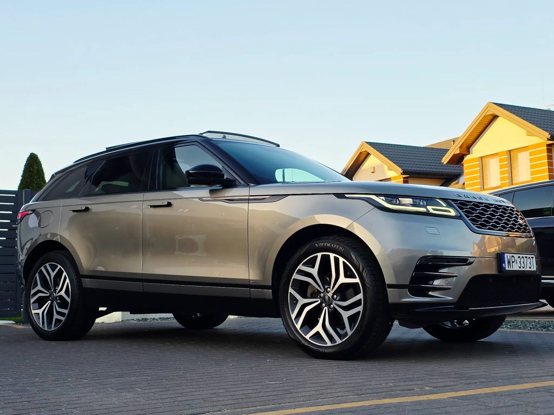 Land Rover Range Rover Velar R-Dynamic S 240KM 4x4 FULL LED Virtual Kamera Panorama Meridian Alu21