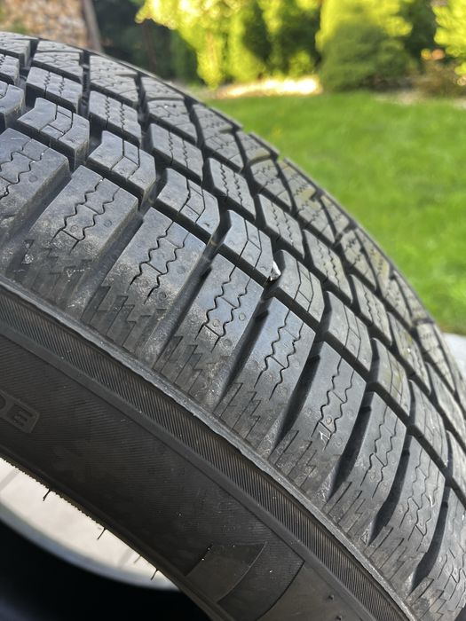 Opony zimowe Kumho 215/65R17