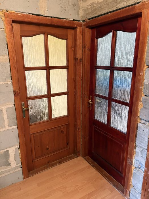 Drzwi wewnętrzne z ościeżnicą futryną lewe prawe z litego drewna