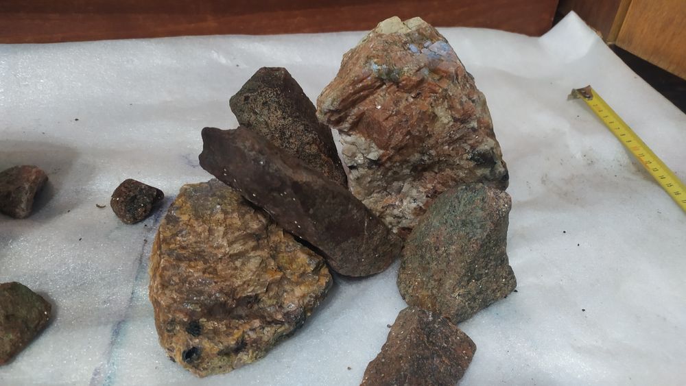 Каменная декорация в аквариум