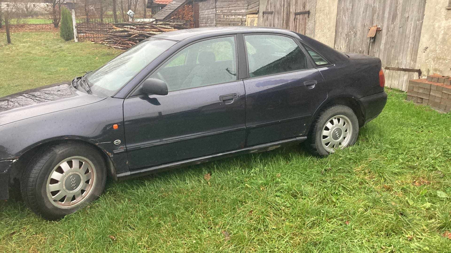 Części audi a4 b5 sedan silnik 1.8 adr skrzynia lampa drzwi klapa lz5l
