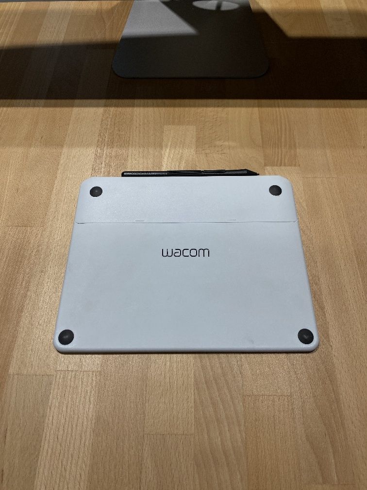 Графічний планшет Wacom Intuos Draw Pen S