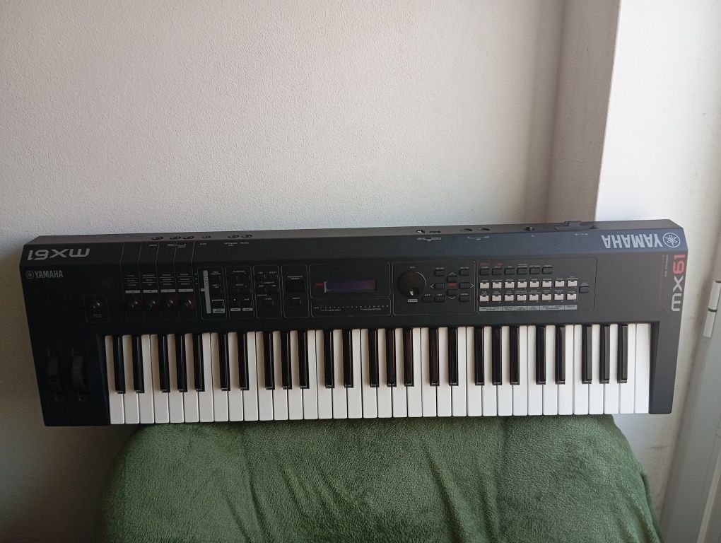Teclado Yamaha MX 61 como novo turbinado com banco de timbres top