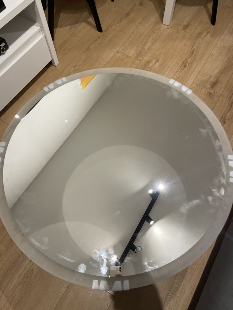 Lustro z oswietleniem led