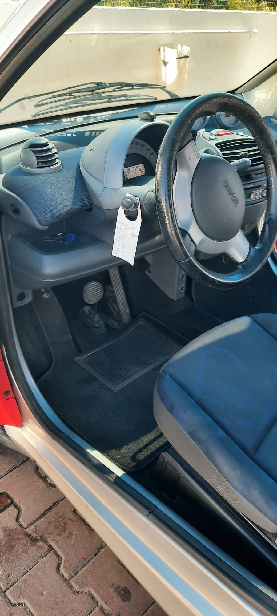 Smart Fortwo 699 Gasolina automatico com patilhas no volante.
