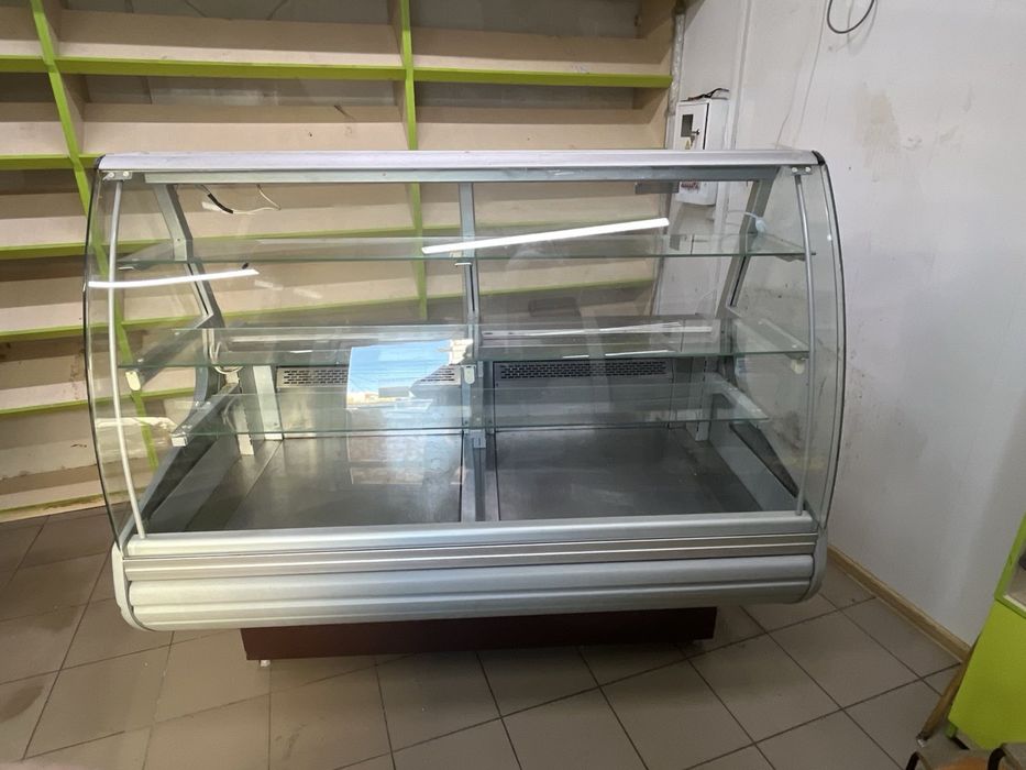 Продам холодильну вітрину Belluno 0.9-1.5 Кондитерська