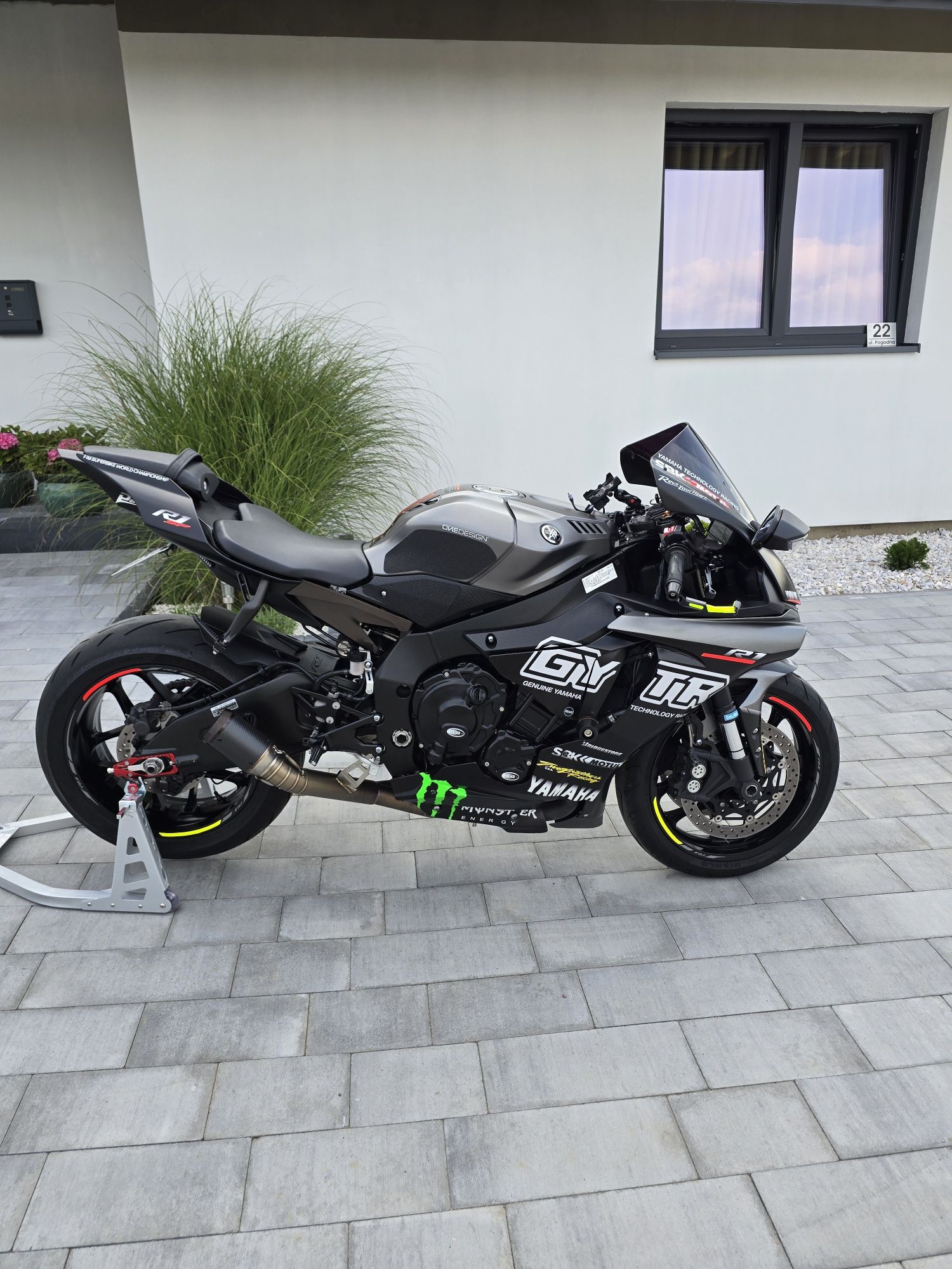 Yamaha r1 GYTR super stan