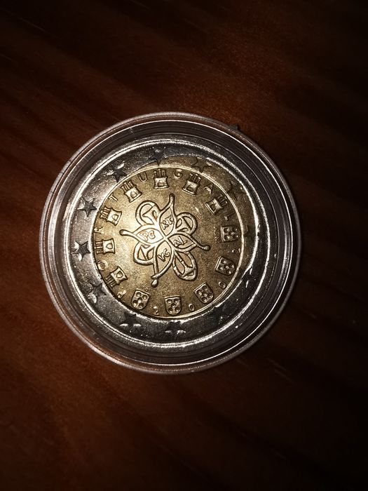 Moeda de 2€ com erro de cunho.