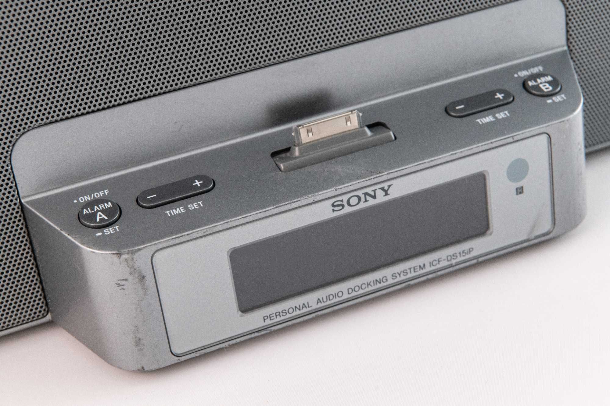 Radiobudzik Sony Dream Machine ICF-DS15iP z funkcją dokowania iPoda