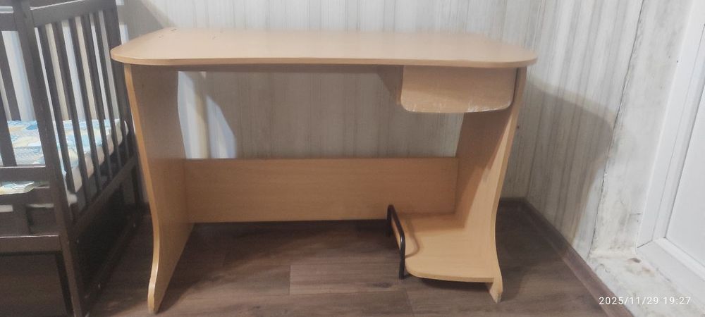 Стіл компютерний