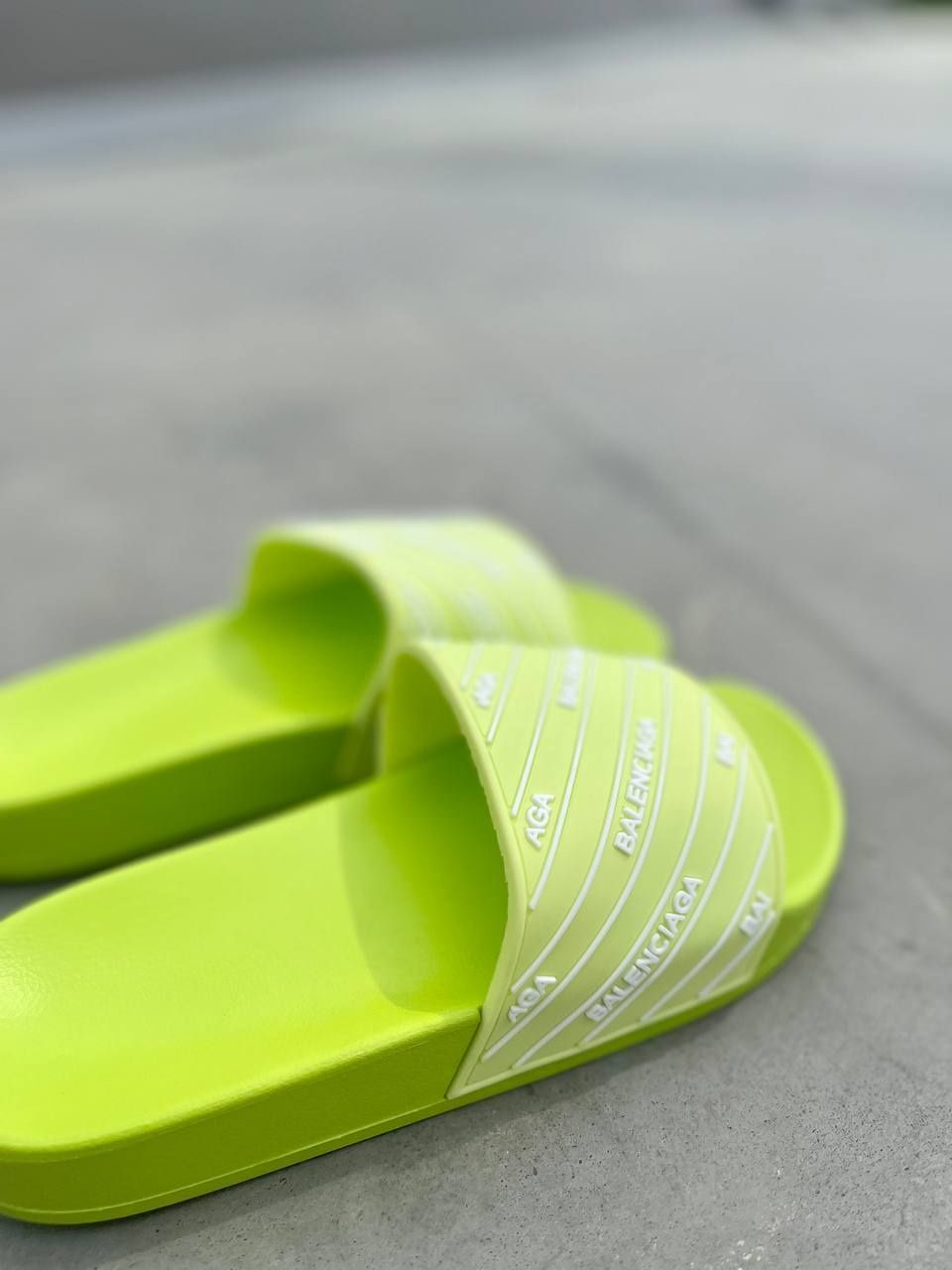 Жіночі шльопанці Balenciaga Slides Small Logo ‘Neon Green’