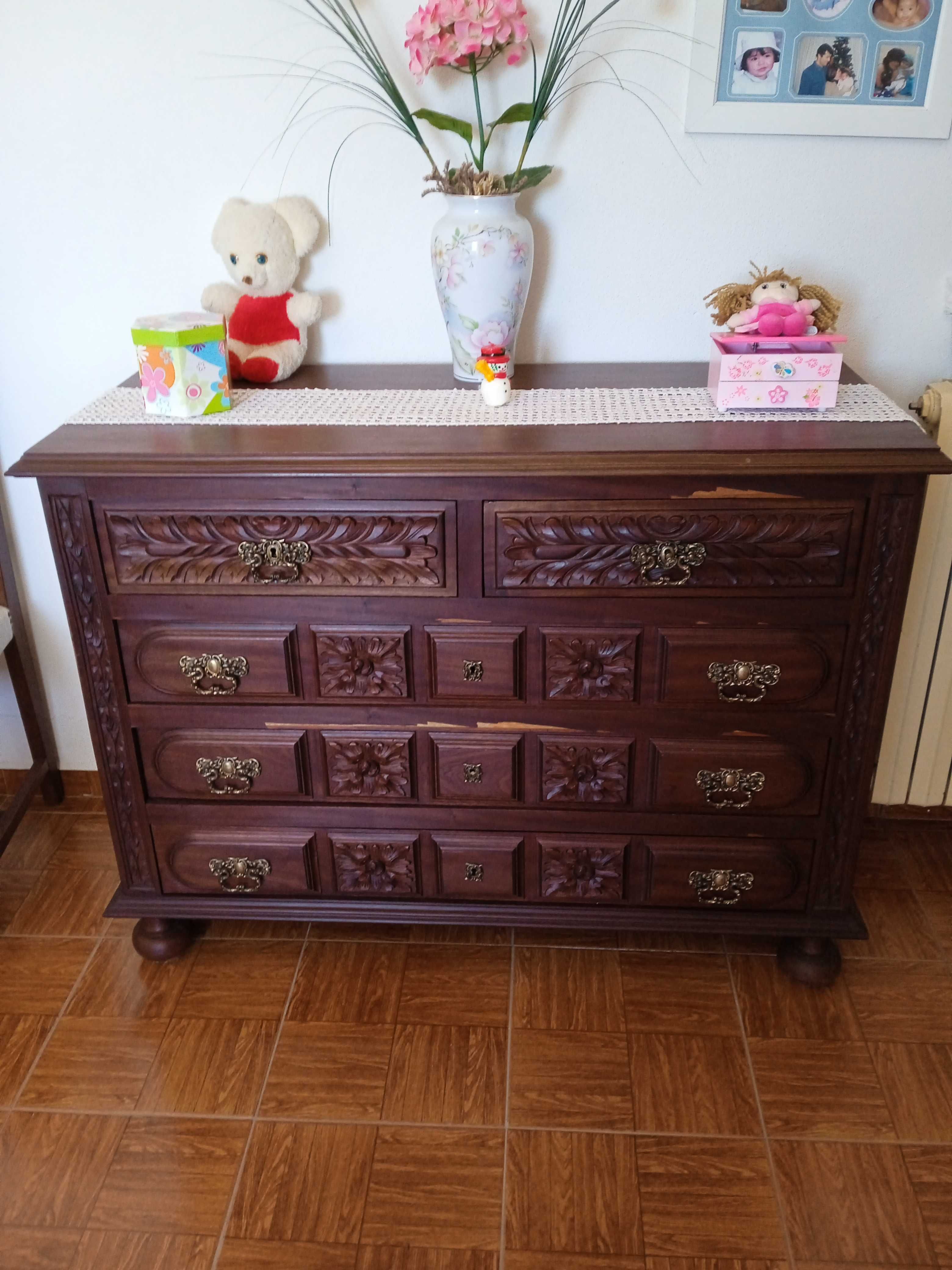 Móvel de QUARTO COMPLETO (Colchão incluído) em Nogueira