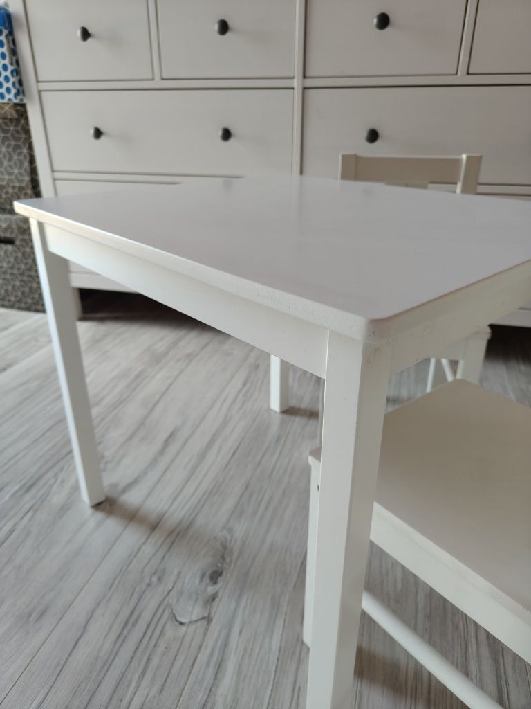 Stolik i 2 krzesełka dla dzieci Ikea
