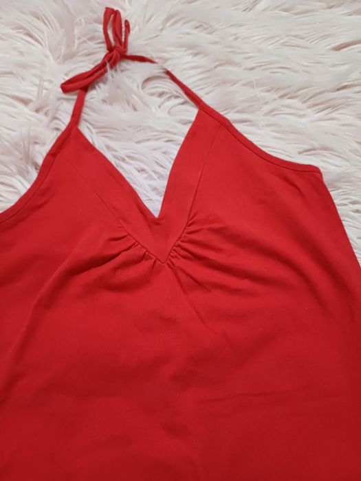 Czerwony dopasowany top wiązany na szyi 40