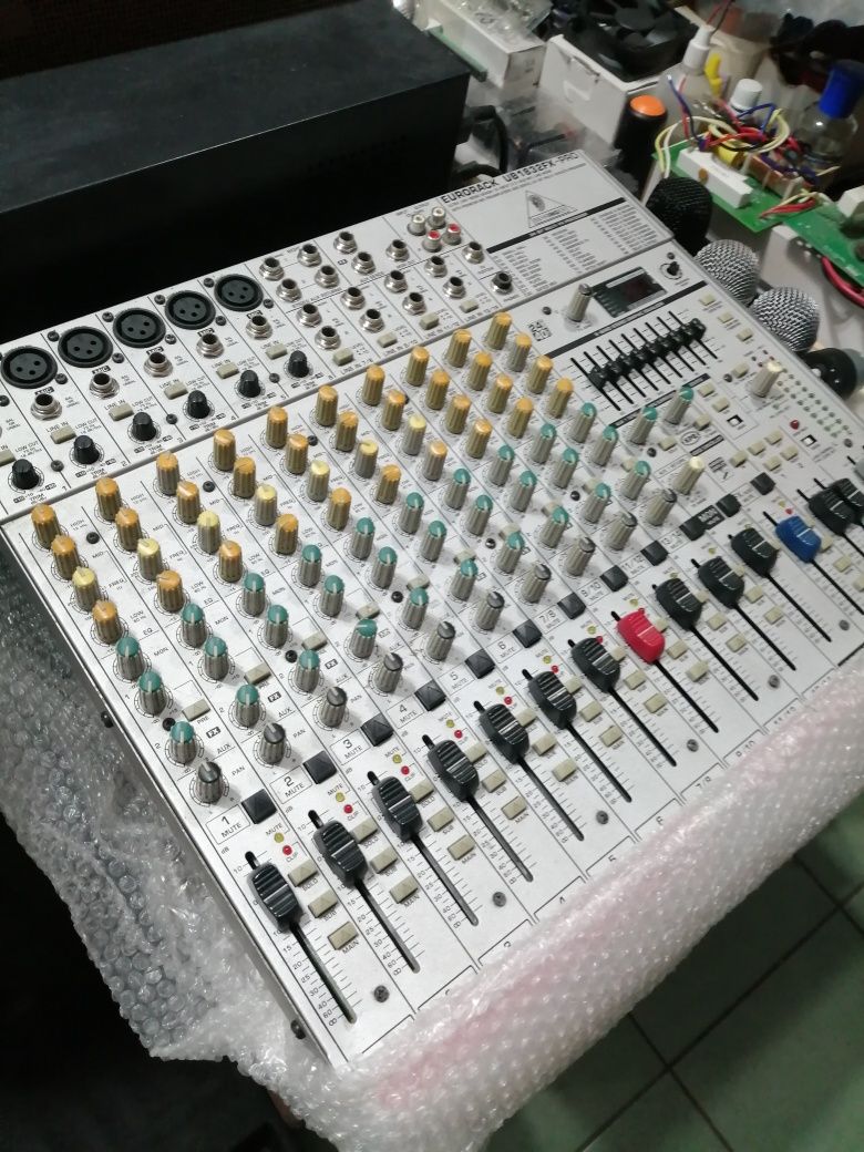 Микшерный пульт Behringer ub 1832 fx