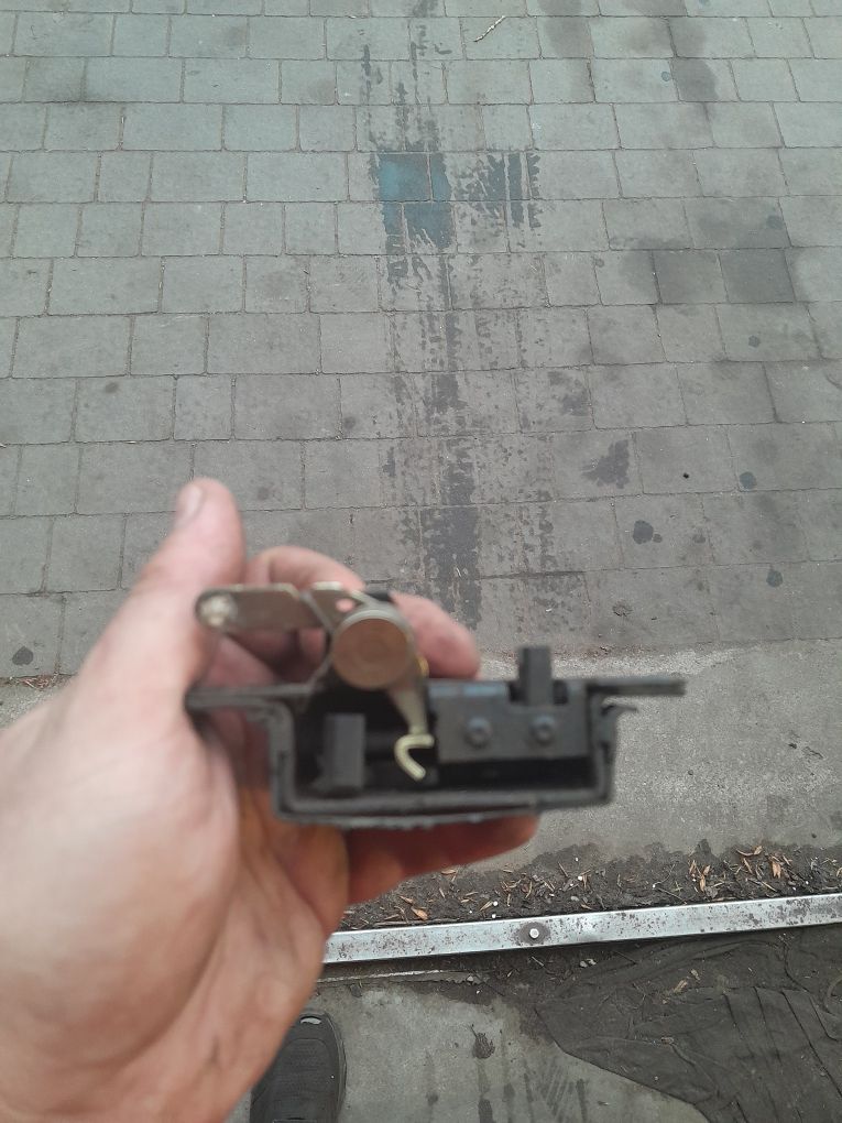 Zamek klapy tylnej kombi passat b5 fl