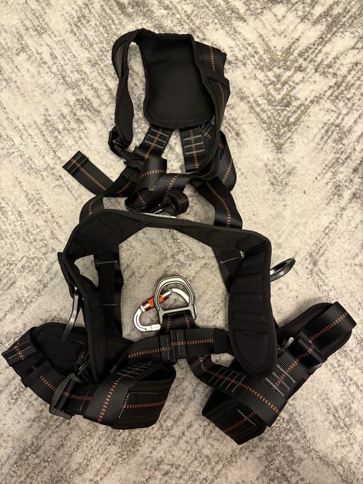 Nowe szelki bezpieczeństwa z pasem biodrowym, wysoki komfort, lekkie