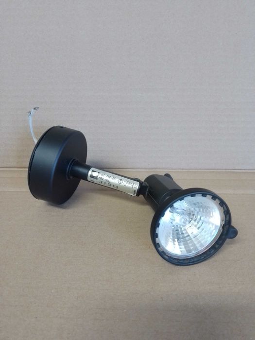 Pequeno foco dirigível para luz indirecta