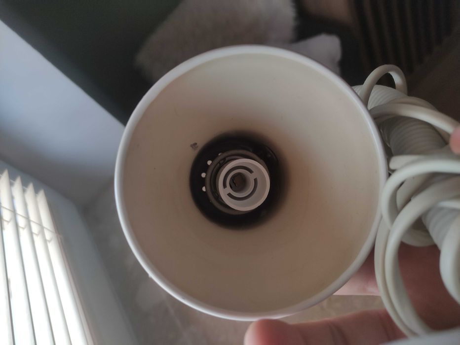 Lampka biurkowa biala