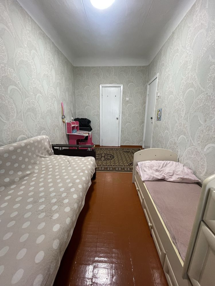 Продам 2-х кімнатну квартиру в центрі