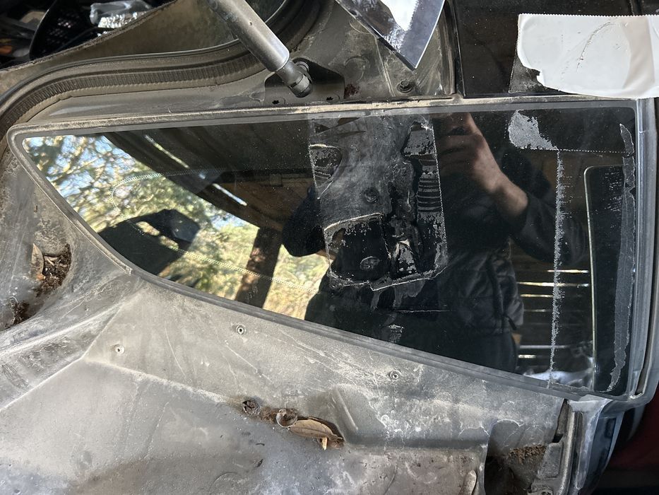 Chevrolet corvette c7 boczne małe szyby szyba lewa prawa karoseryjna