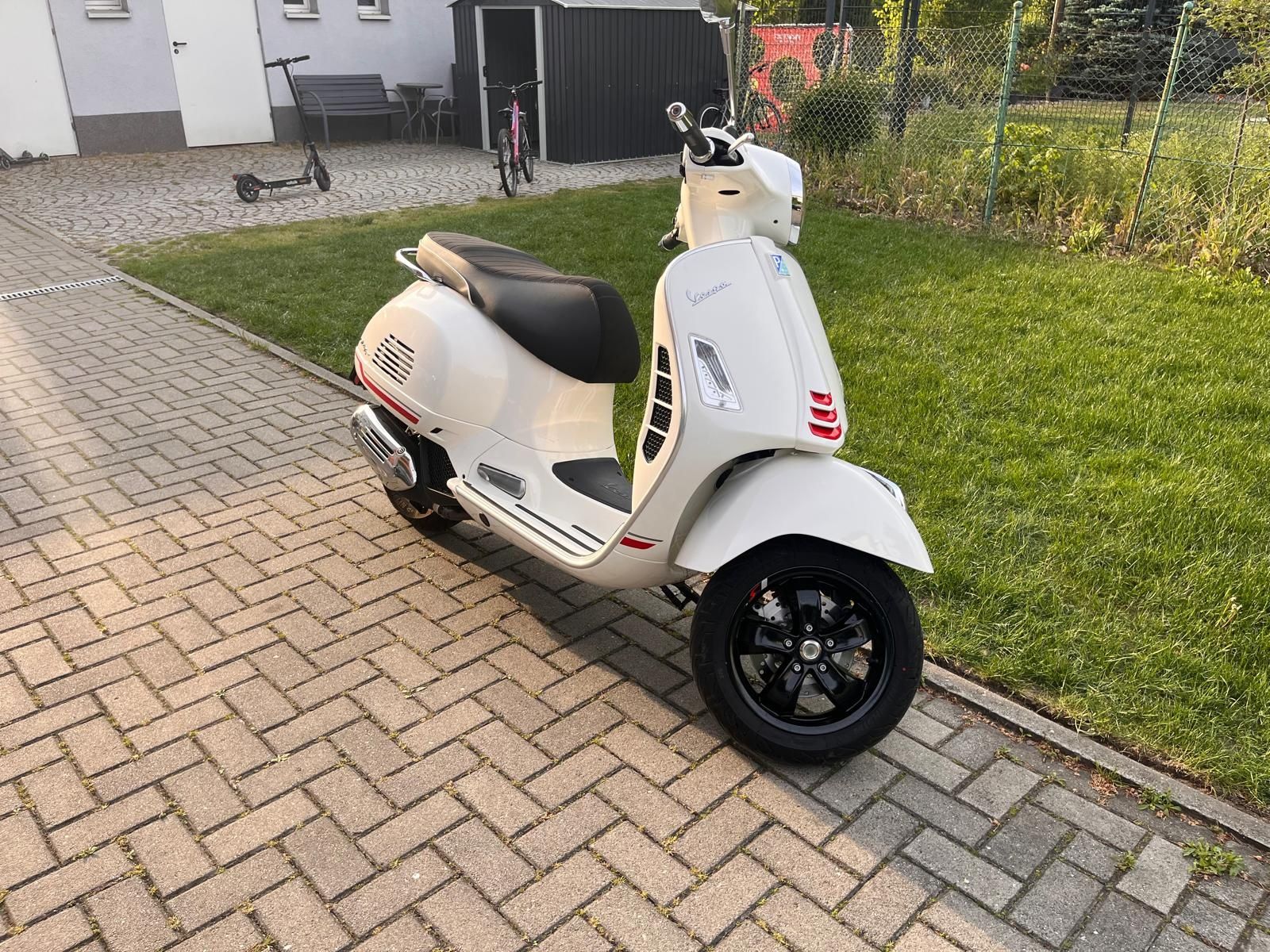 Vespa Piaggio 125 GTS Salonowa