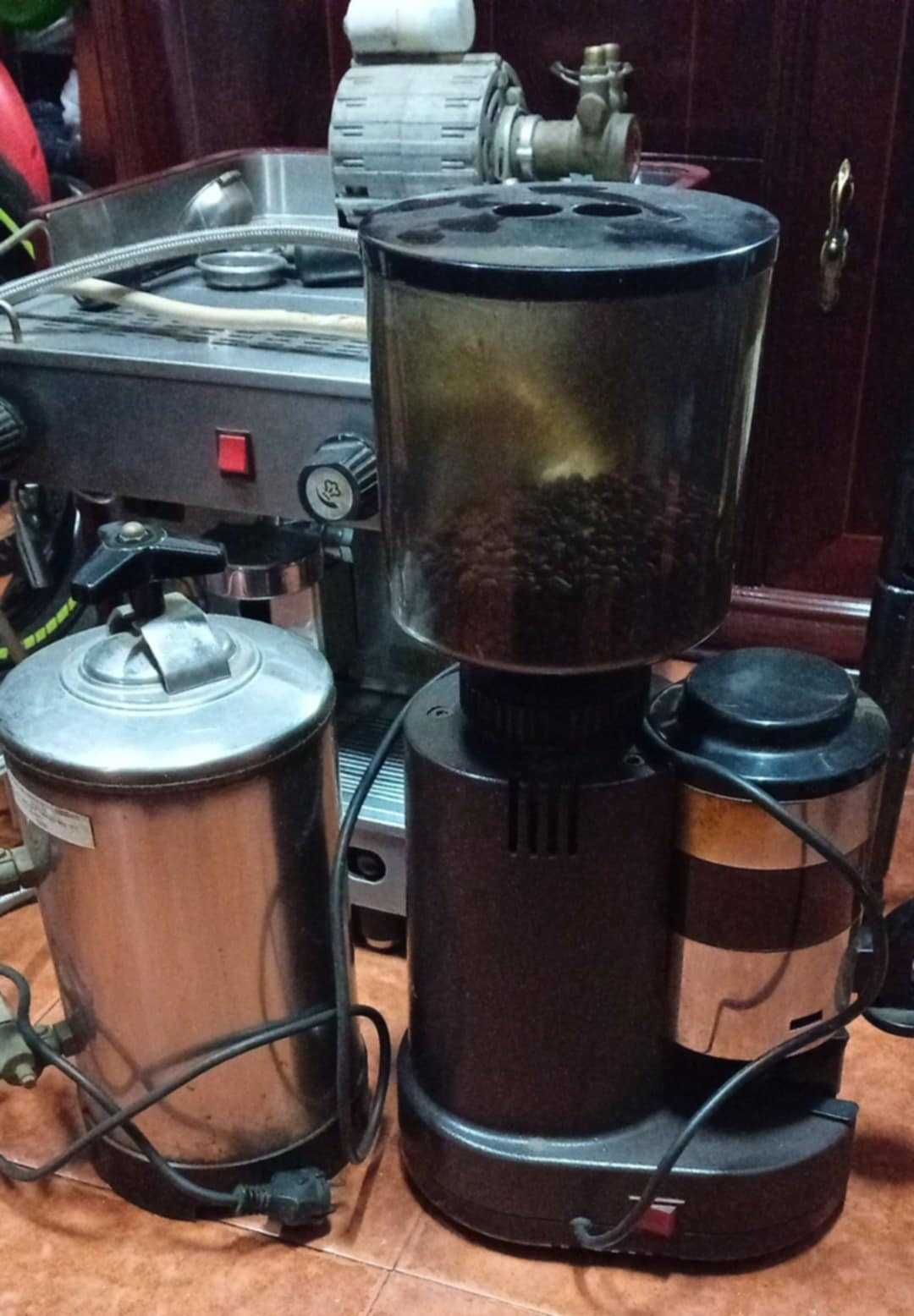 Maquina de café em bom estado