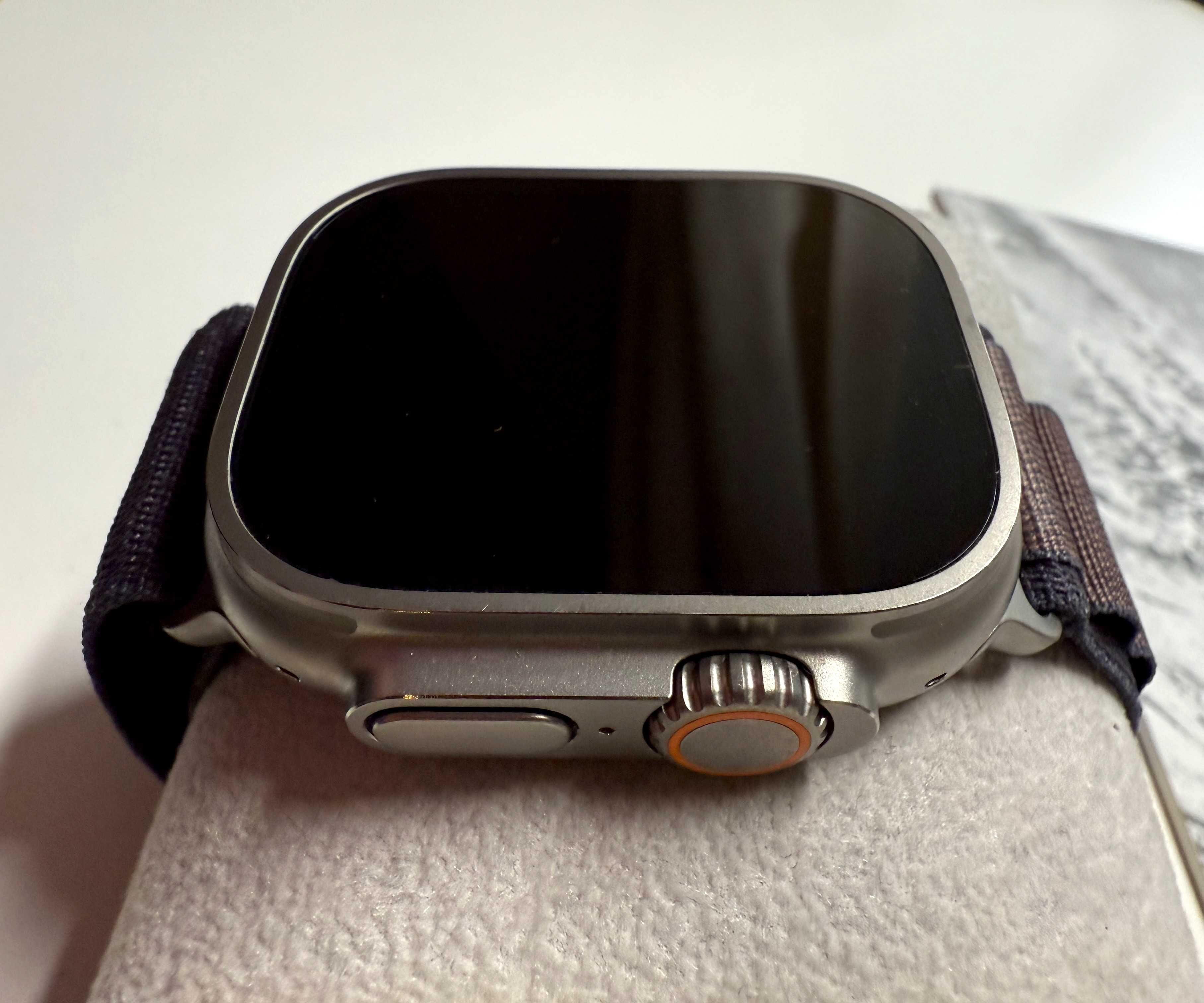 Apple Watch Ultra 2 Silver + UNIQ Strova - Bateria 99% - Stan Super!