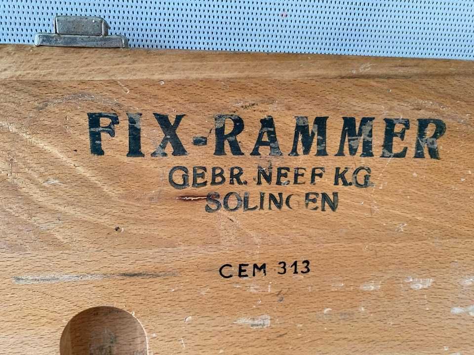 Pistola de fulminantes antiga (cravar pernes de aço)