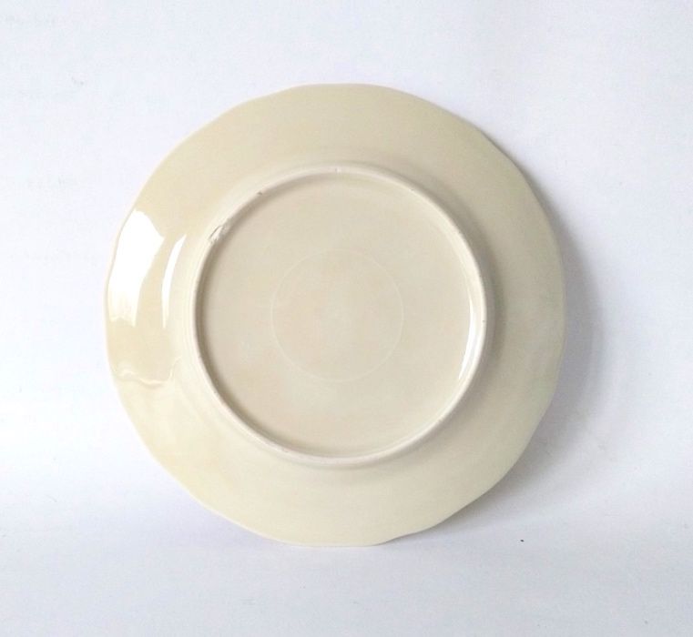 Talerz porcelana ecru truskawki złocony kremowy stary