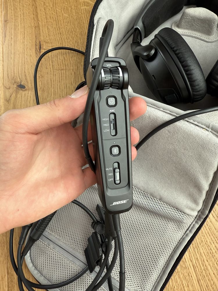 Słuchawki lotnicze BOSE A30 z Bluetooth podwójna wtyczka