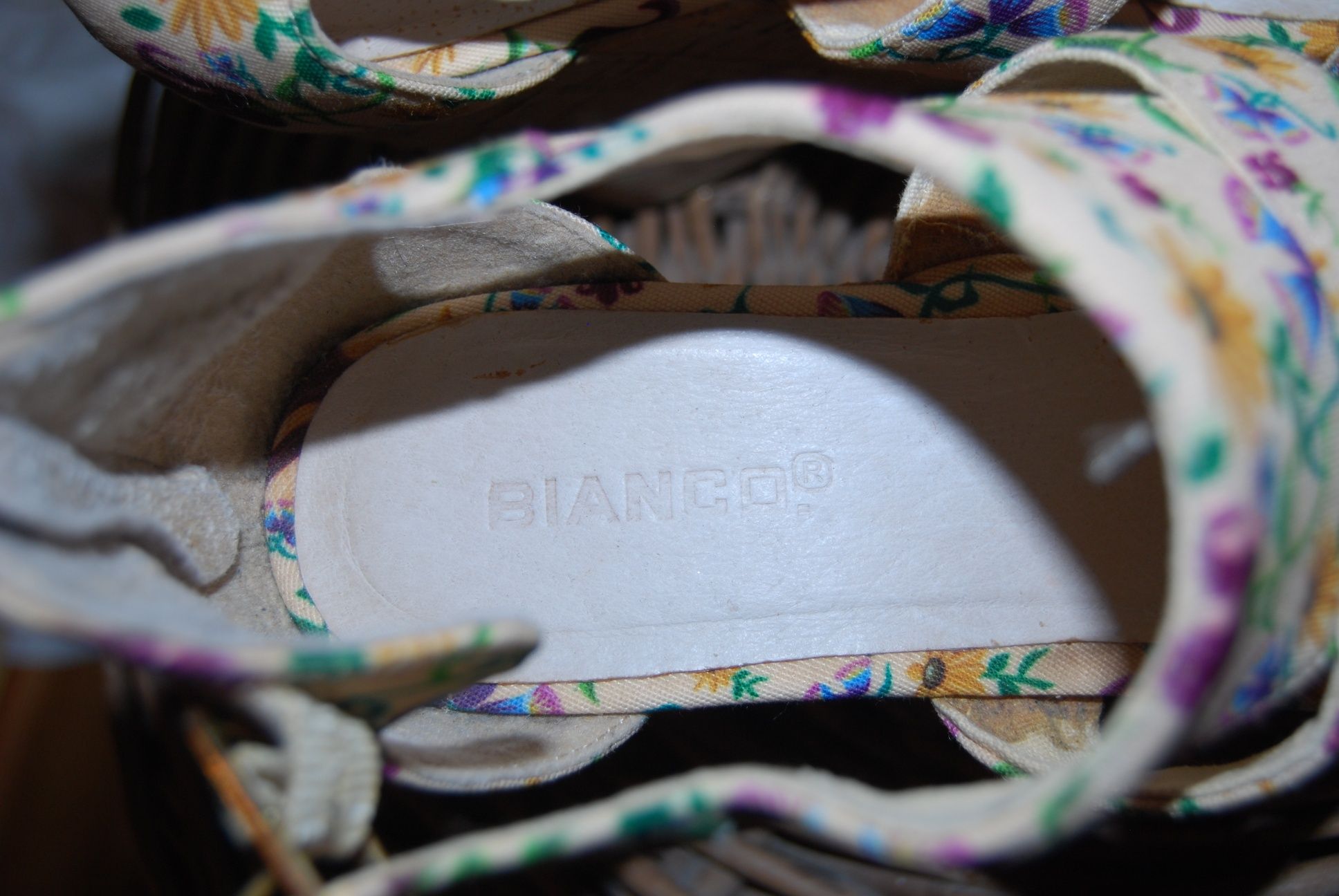 Sandały na koturnie Bianco 38