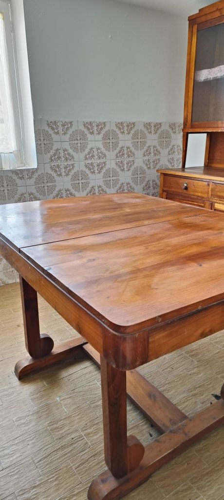 Mesa de madeira maciça