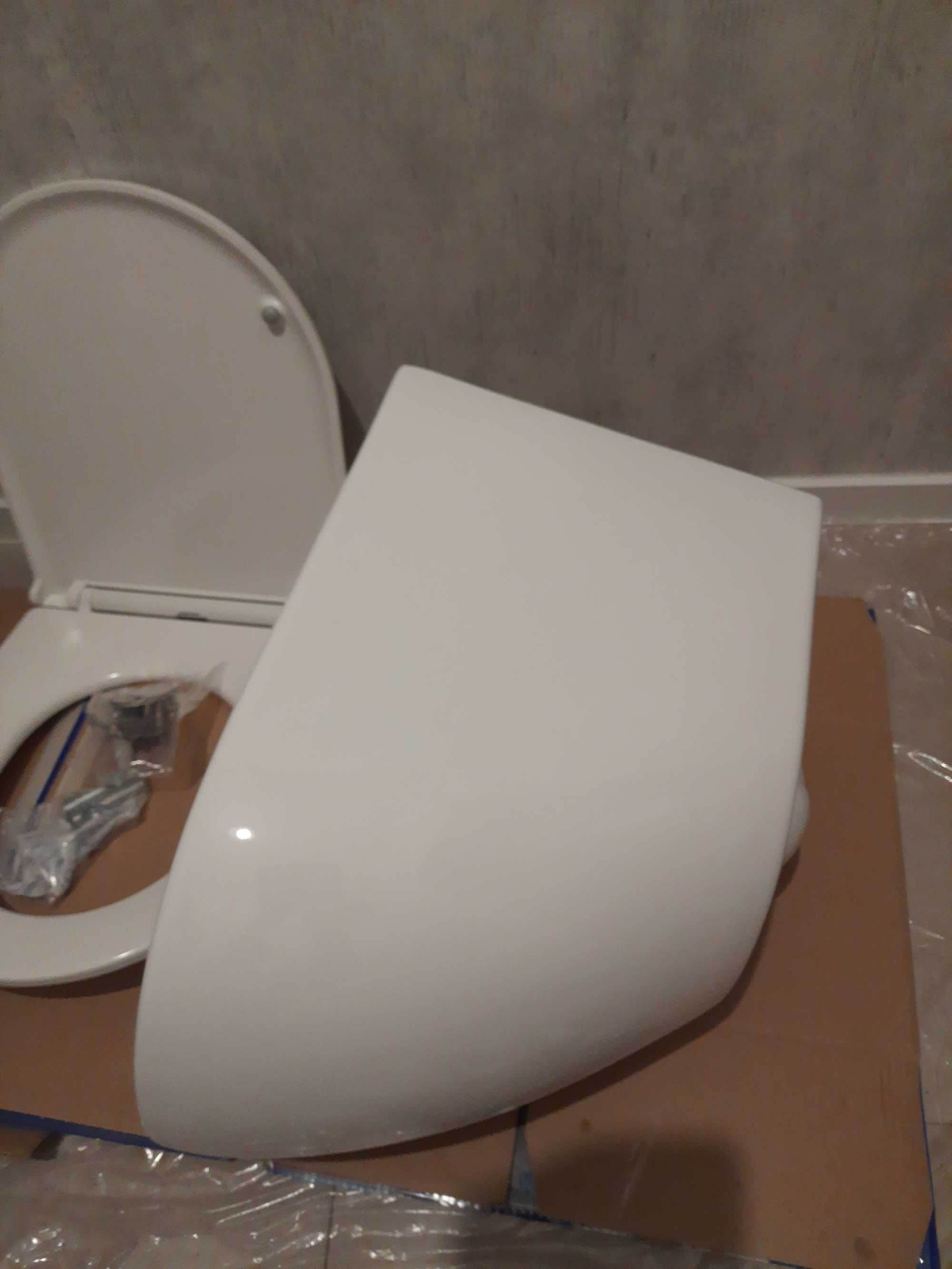 Miska WC Omnires OTTAWA wisząca z deską wolnopadającą 49 x 37