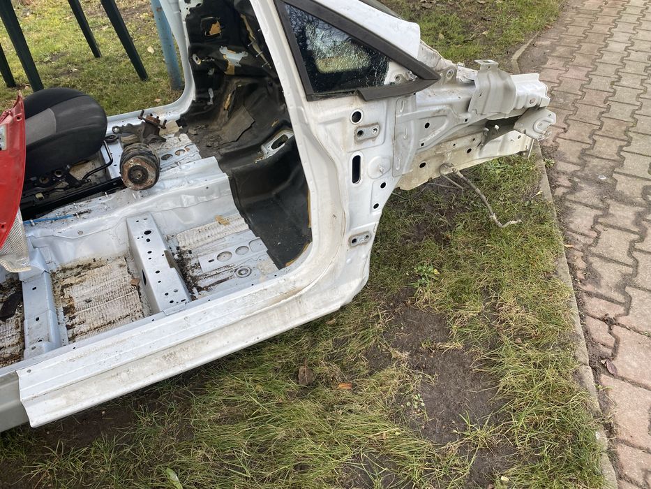 Ford Fiesta mk7 LIFT - podłużnica ćwiartka próg prawa lub lewa strona.