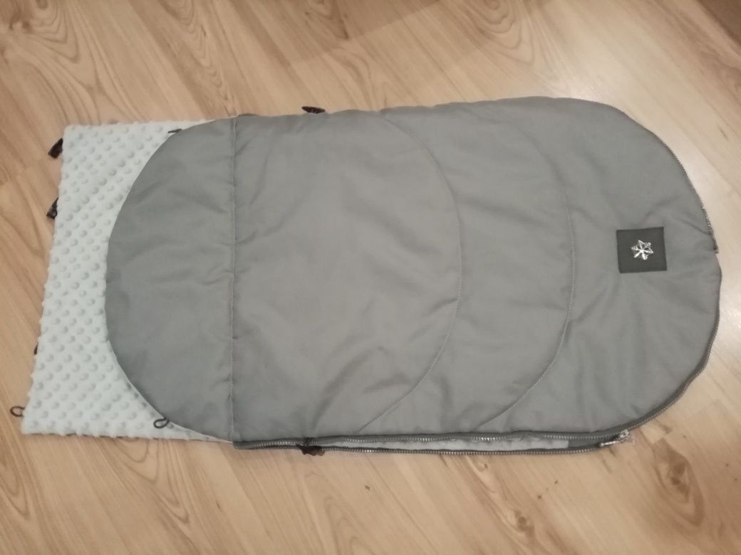 Wodoodporny śpiwór do wózka plus muffki szary śpiworek minky