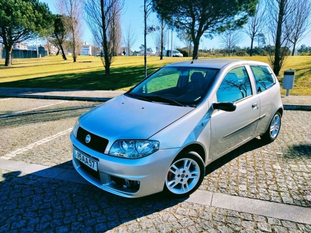 Ótica Fiat Punto lado esquerdo