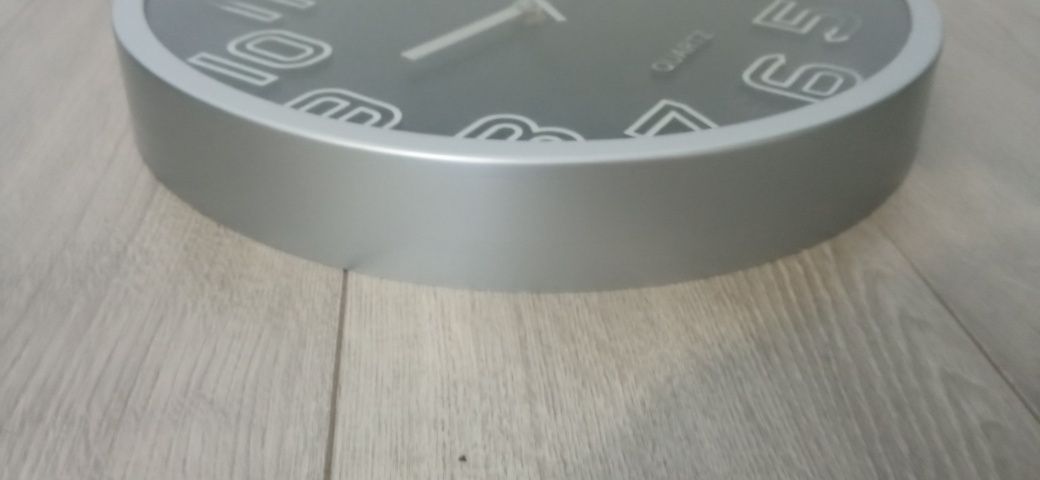 Zegar szaro czarny nowoczesny loft