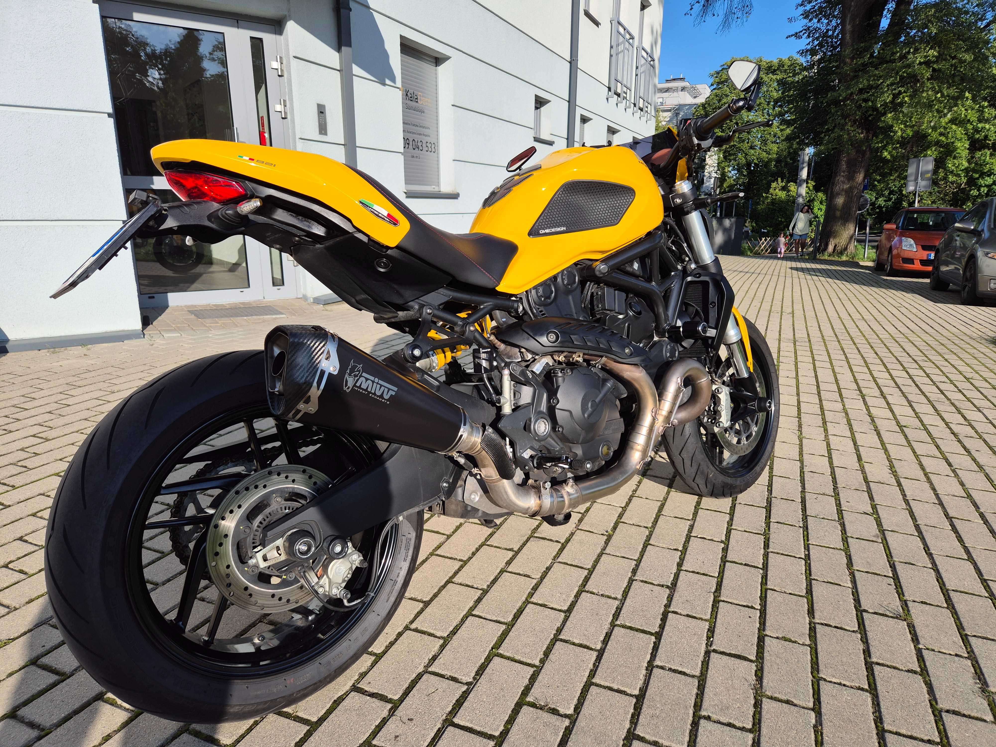 Ducati Monster 821, Salon Polska