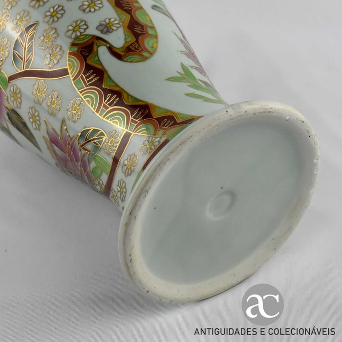 Jarra Oriental em Porcelana, pintada à mão