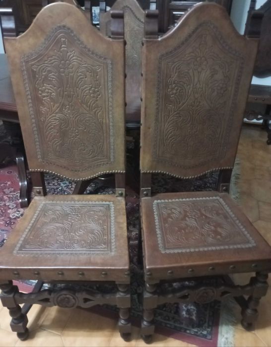 Cadeiras antigas em pele (8)