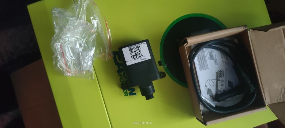 Майже новиий гібридний інвертор  EAsun power 3 кВт . 24 вольта.